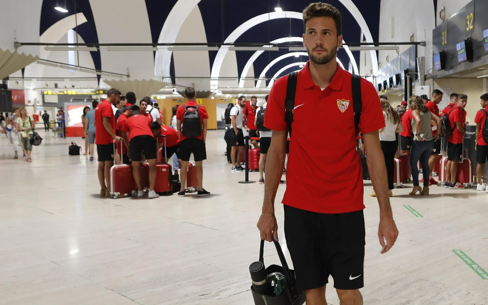 Franco Vázquez cuenta para Machín y Caparrós, pero no es intransferible.