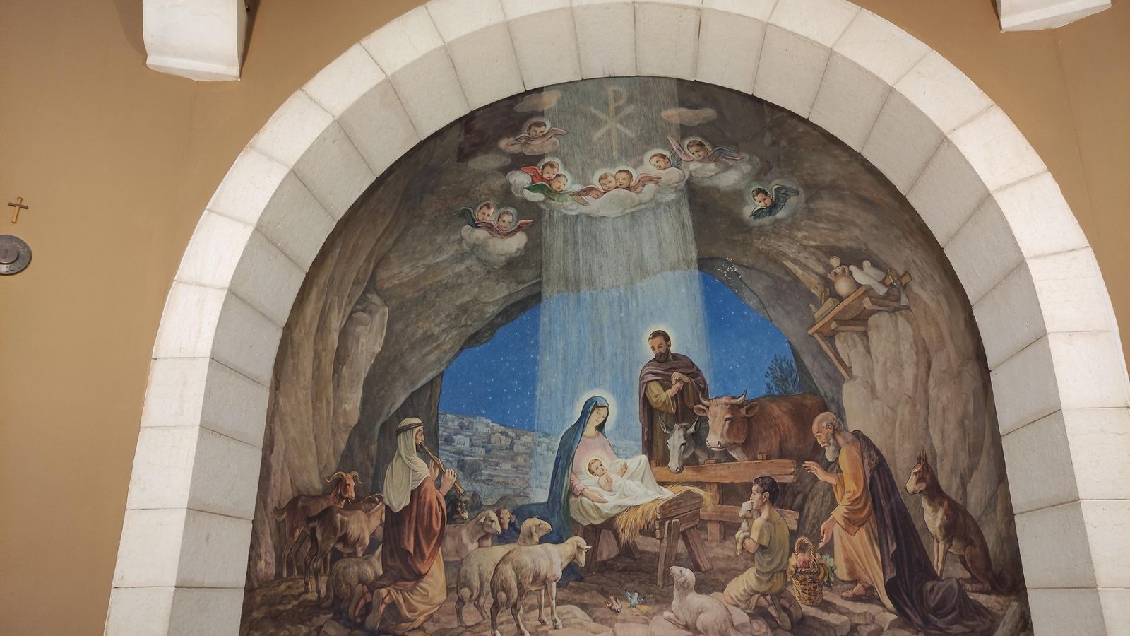 Pintura de la adoración de los pastores en la capilla del Campo de los Pastores en Belén.