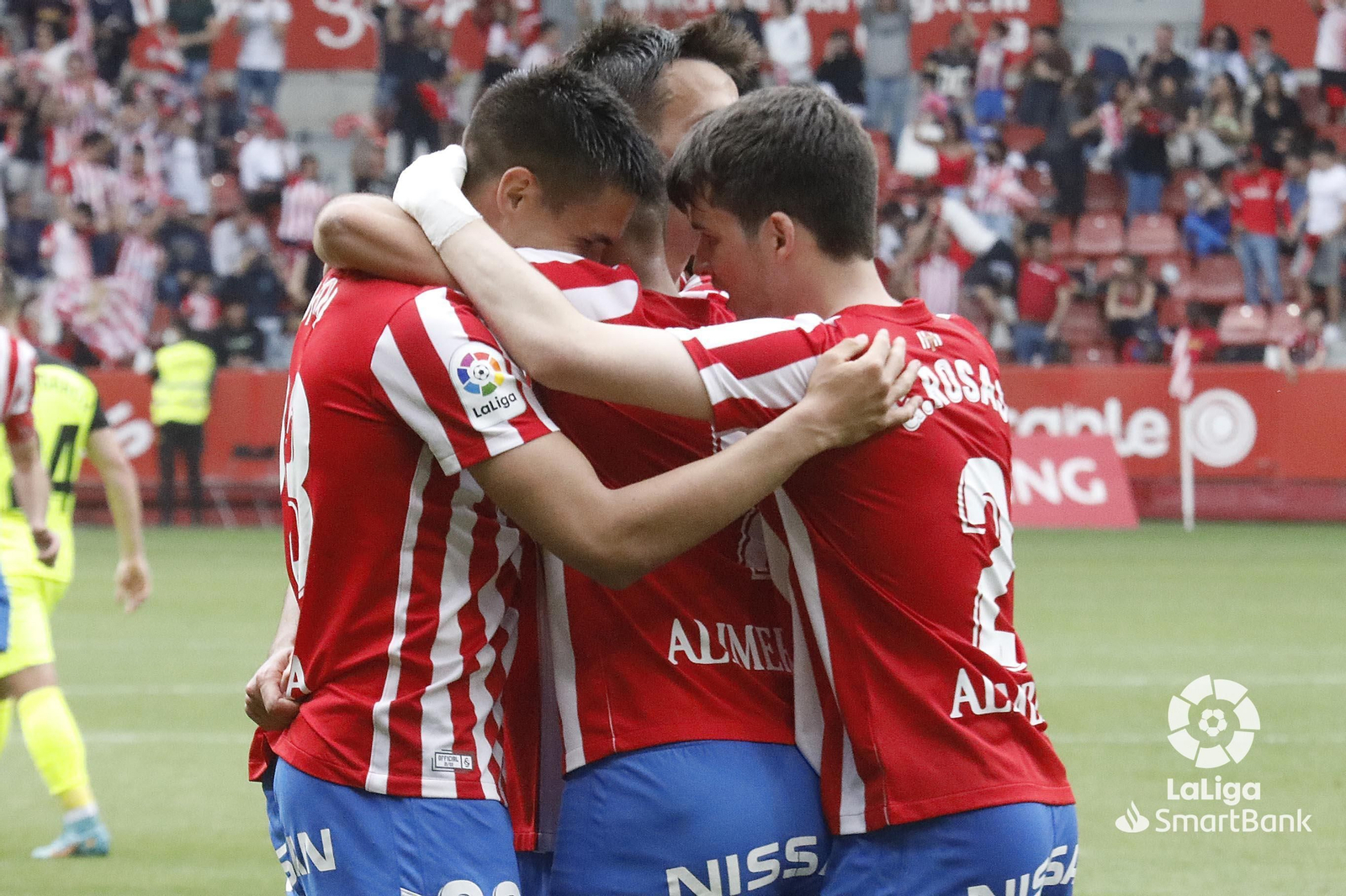 El Sporting gana al Girona y deja al Málaga CF atrás