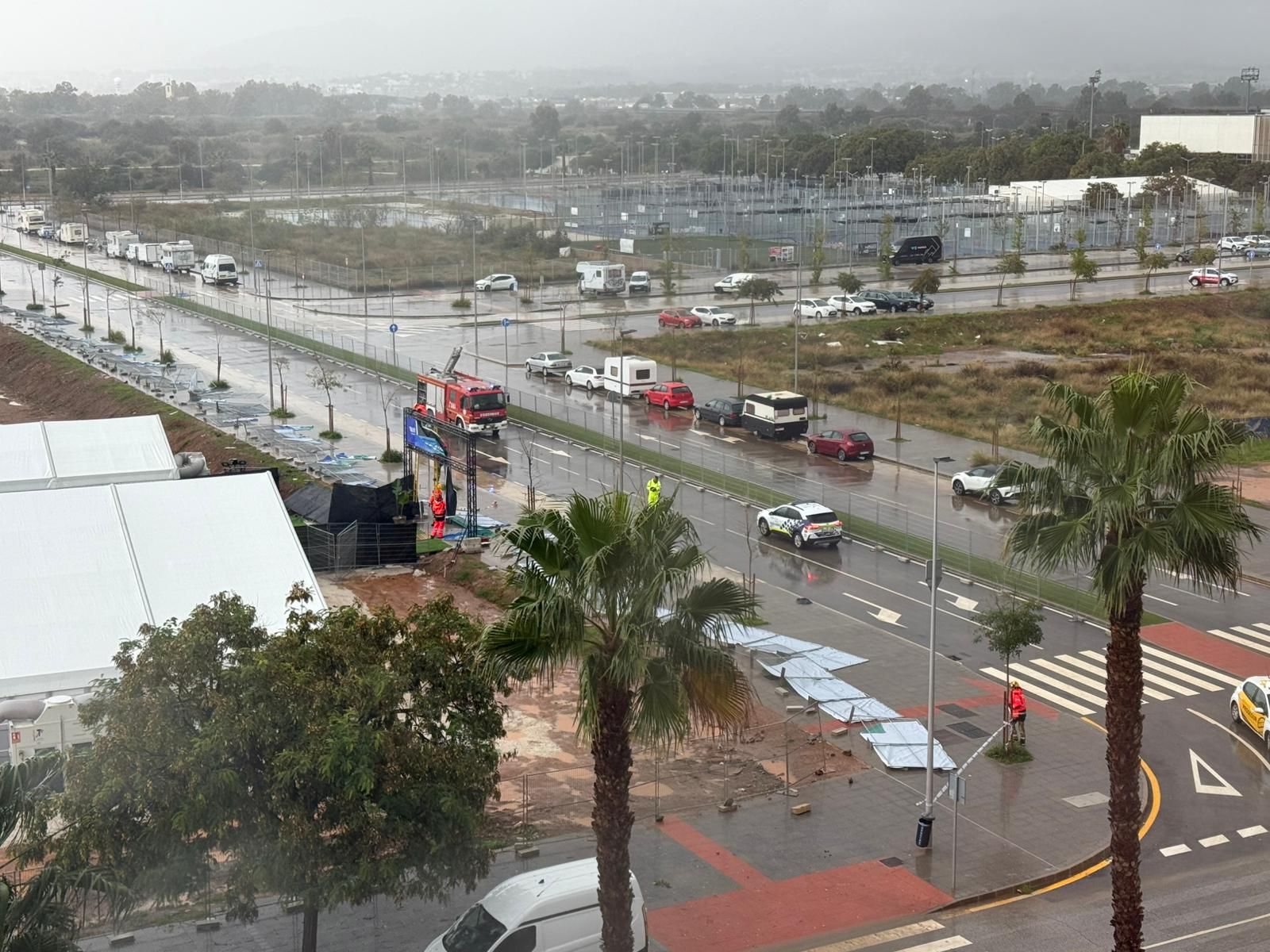 Daños por el viento y la lluvia en la ciudad para la Copa Davis y la Billie Jean