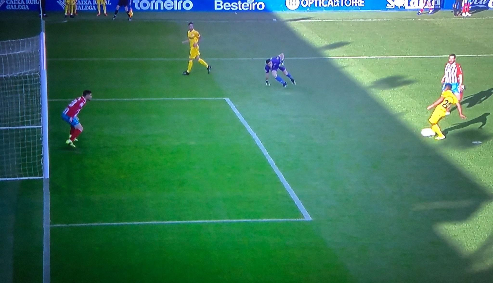 Benkhemassa remata sin portero.