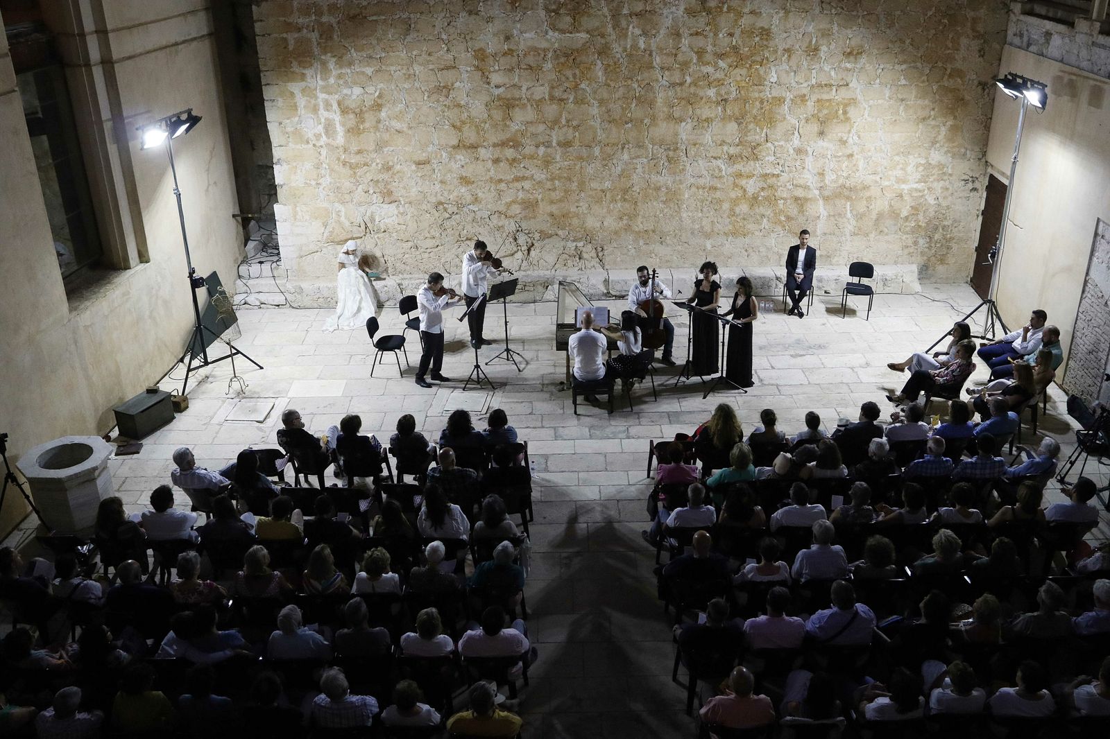 Fotogalería de Música Trobada en su concierto en el patio del Castillo de Vélez Blanco