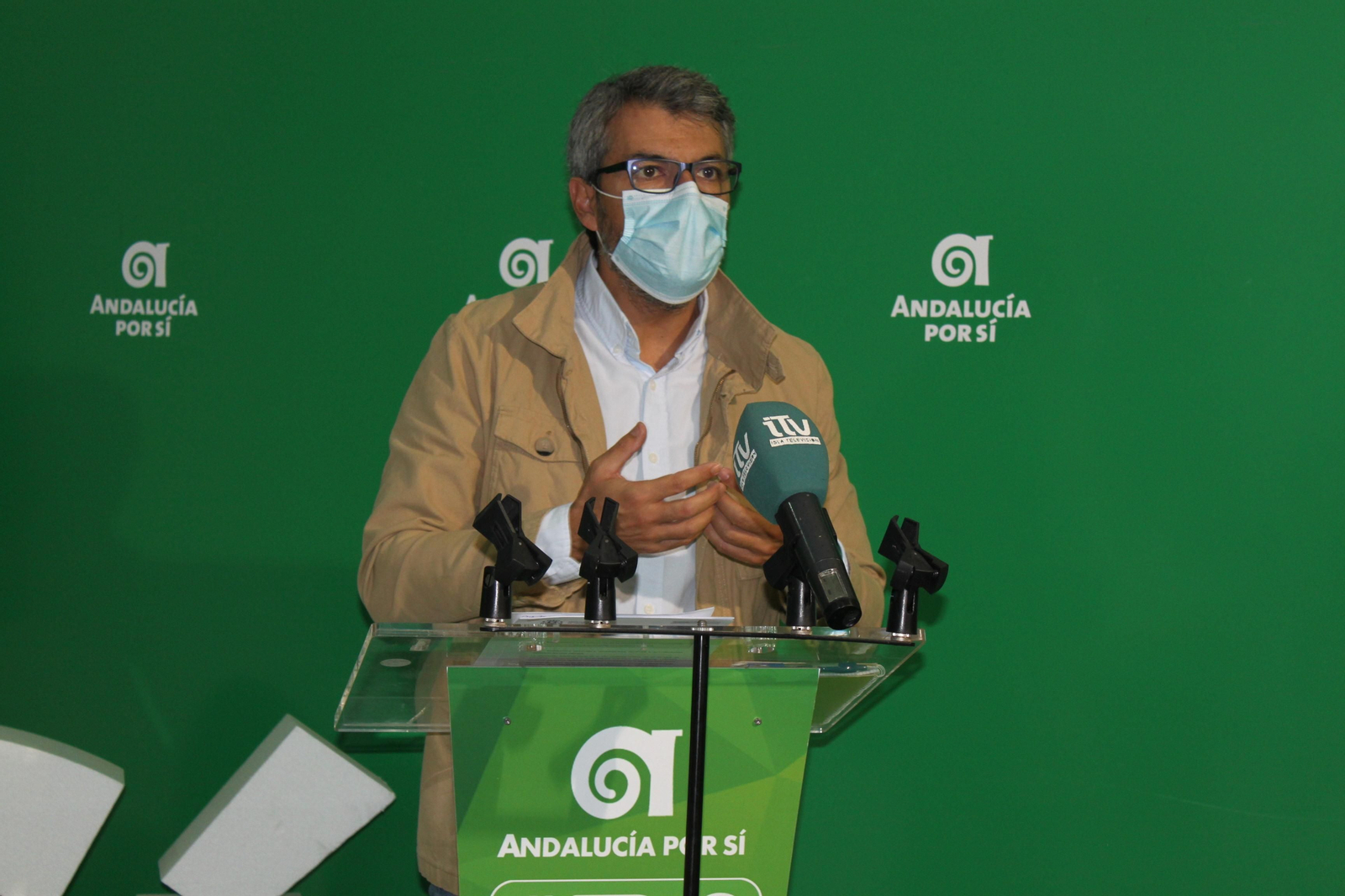 Fran Romero, en rueda de prensa en la sede de Axsí.