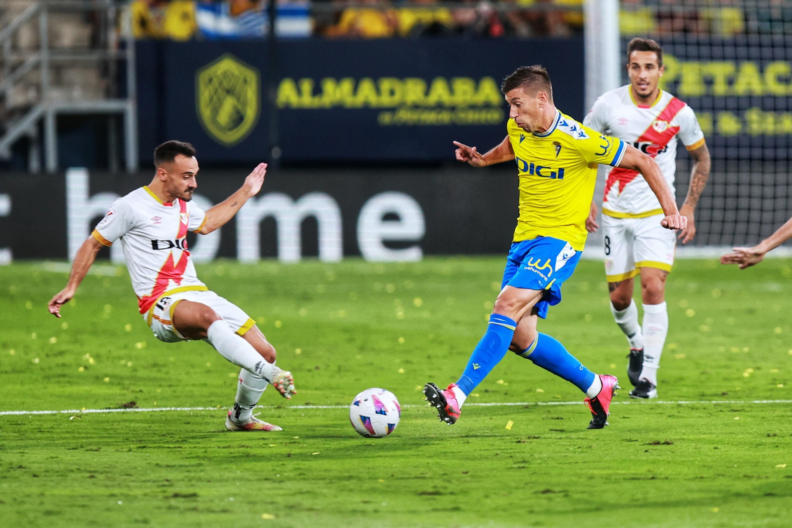 Las imágenes del Cádiz CF-Rayo Vallecano