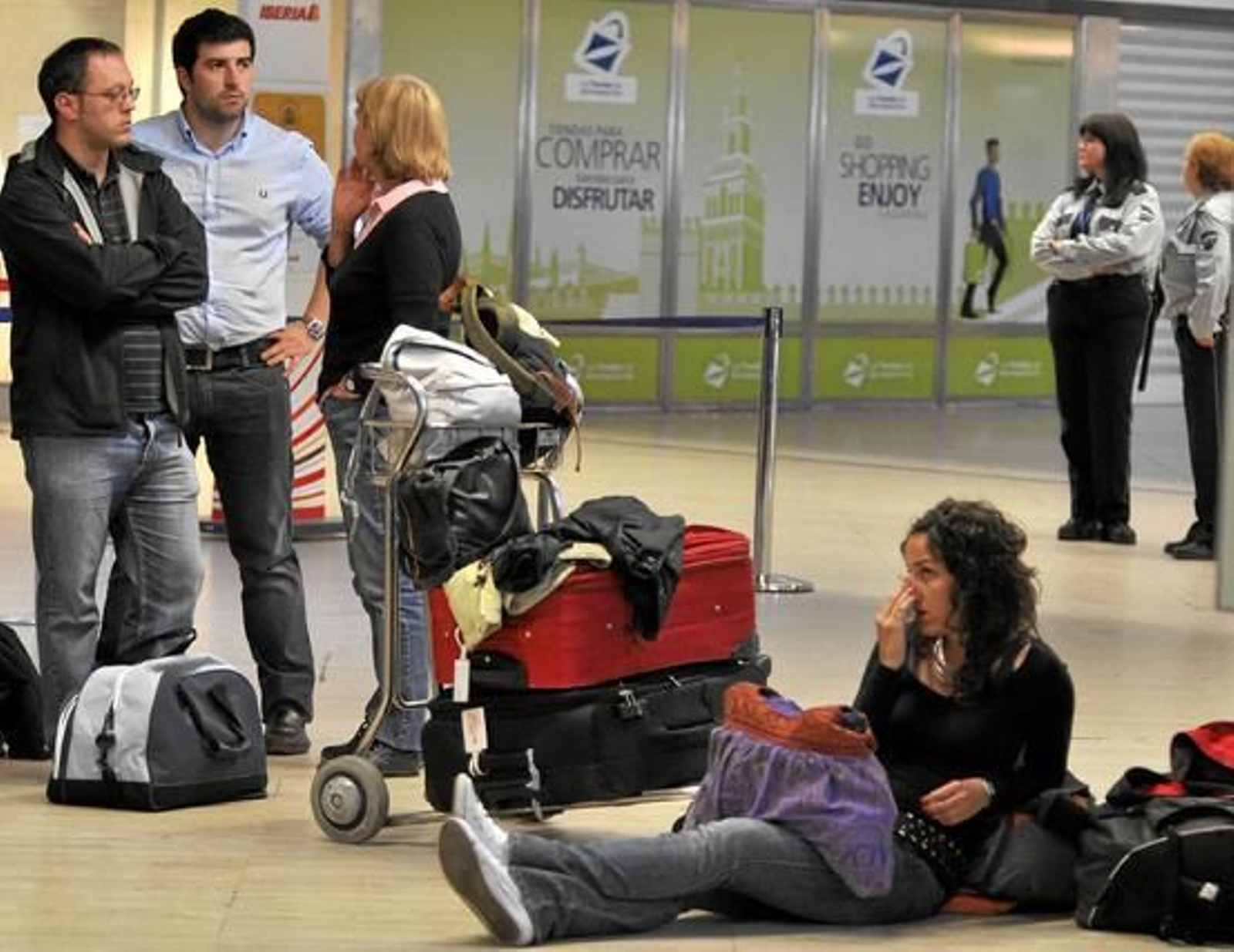 Desesperación y largas colas en San Pablo por el cierre de aeropuerto.

Foto: Manuel Gómez