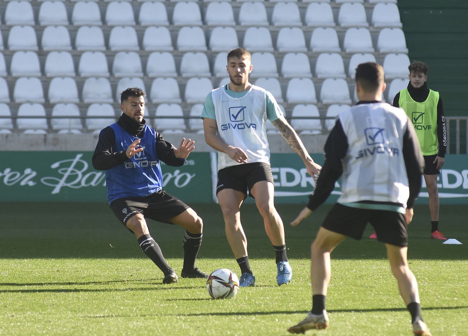 El regreso al trabajo del Córdoba CF tras el parón navideño, en imágenes