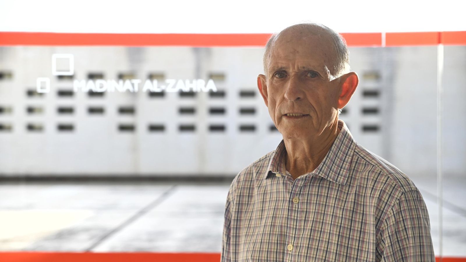 Salvador Escobar, delante del patio del museo de Medina Azahara.