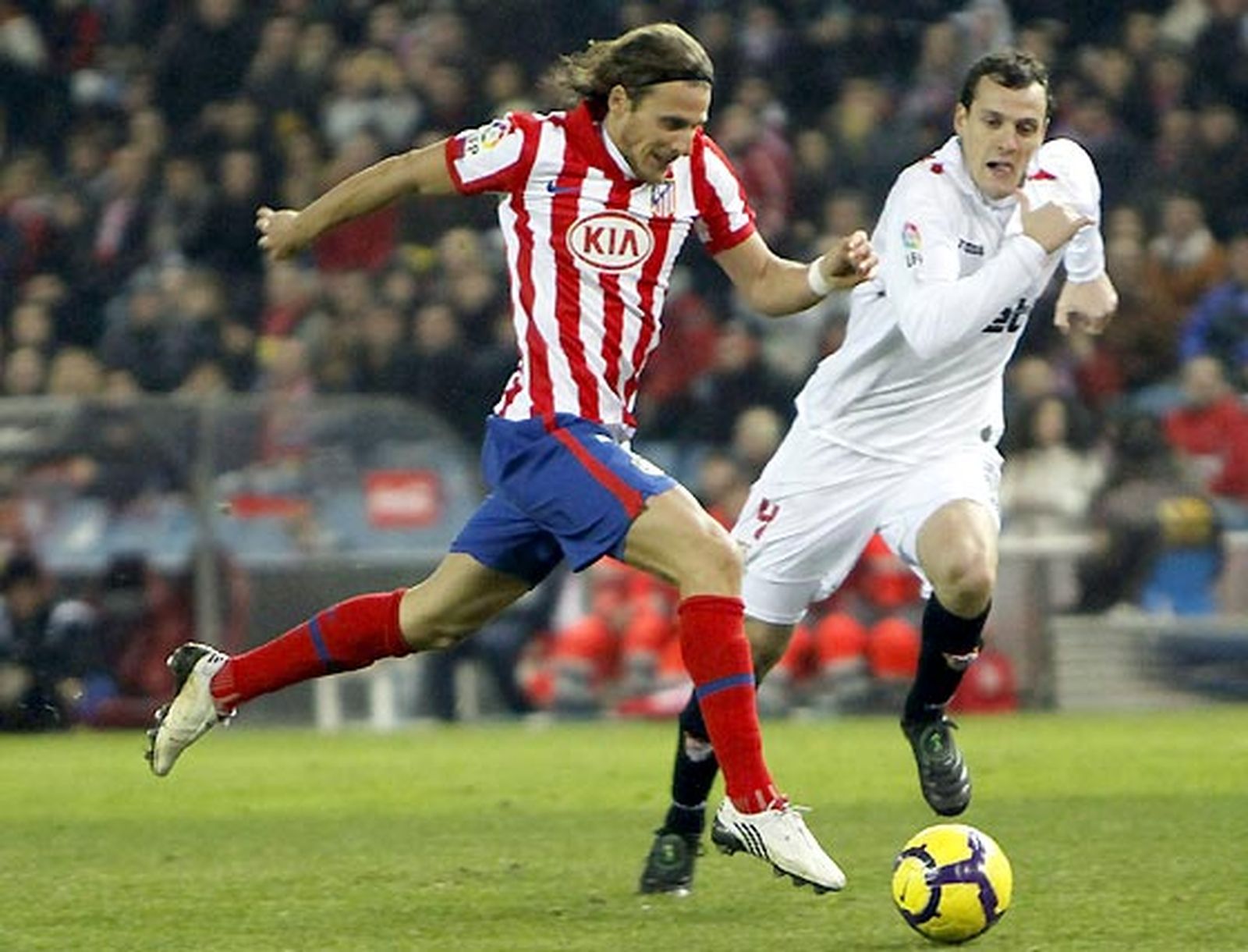 El Sevilla, que se adelantó en el marcador, salió derrotado del Calderón por un gol en propia puerta de Dragutinovic y otro de Antonio López en el 93.

Foto: Reuters / Afp Photo / Efe