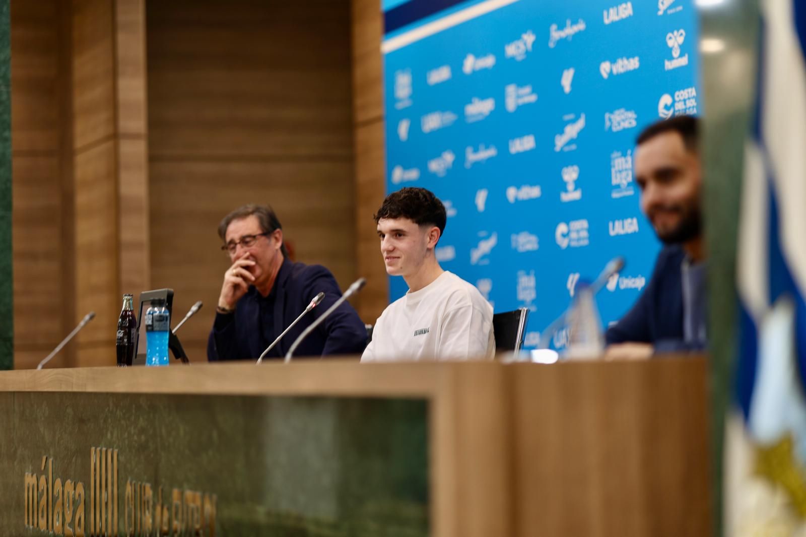 El acto de renovación de Aaron Ochoa, en fotos