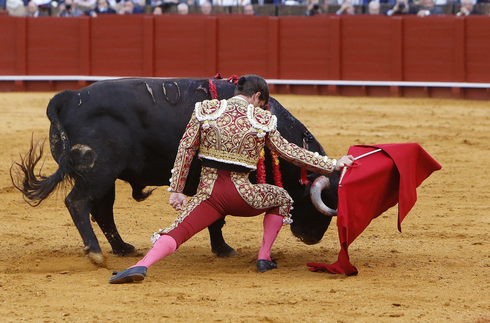 Las imágenes de la corrida de toros del Domingo de Resurrección en Sevilla