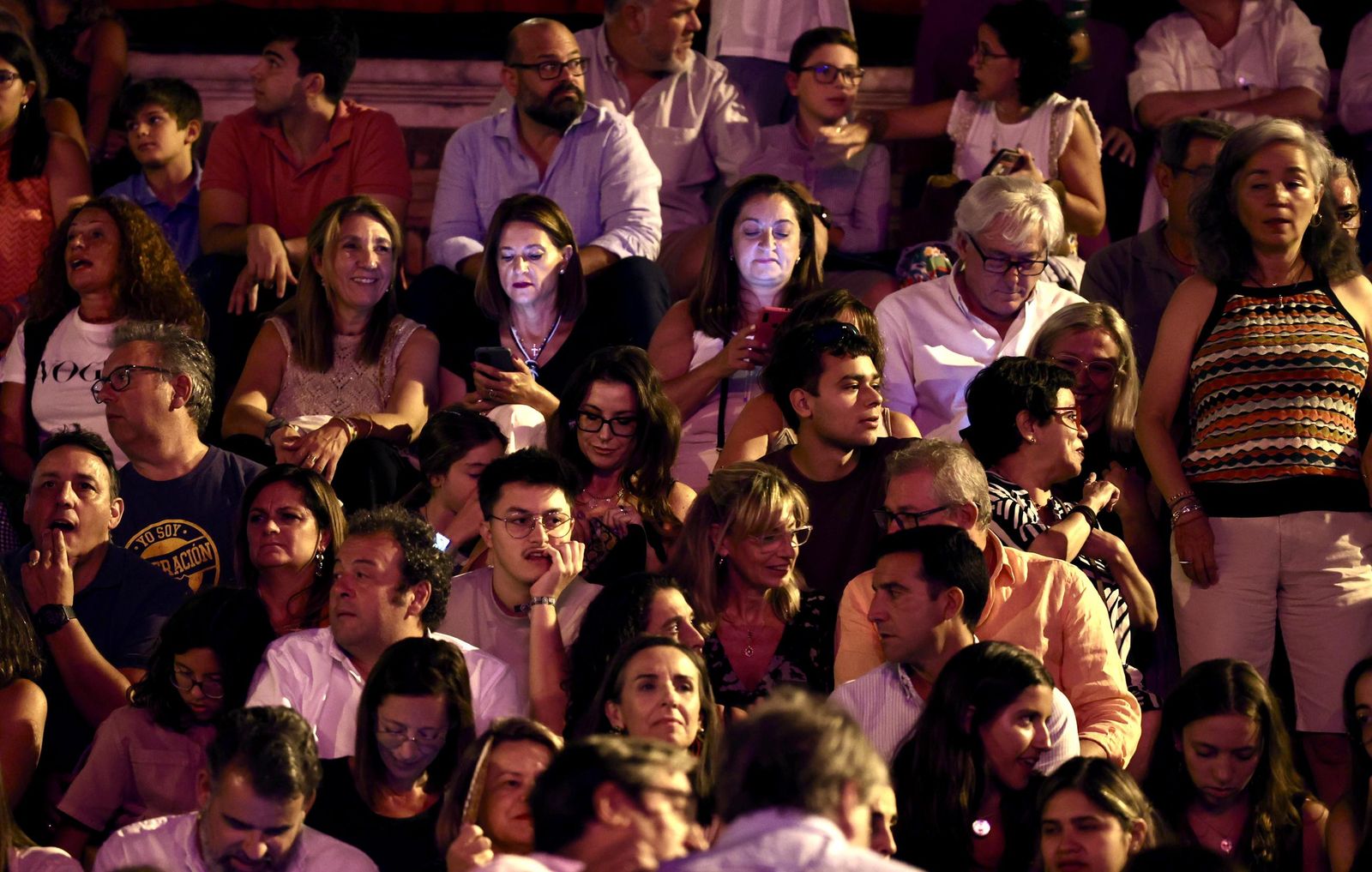 Búscate en el concierto de Hombres G