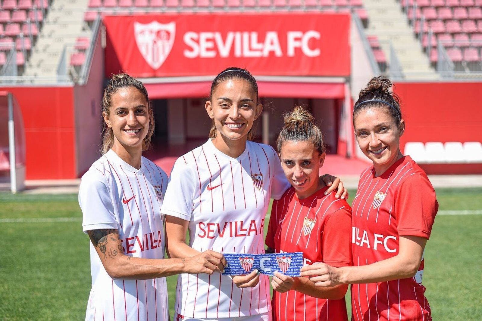 Las capitanas del Sevilla Femenino.