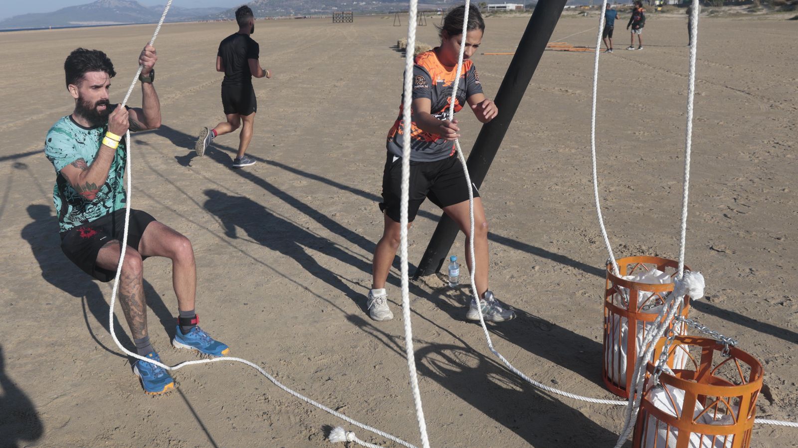 Carrera de obstáculos Adrenaline Race, en la playa de los Lances, en imágenes