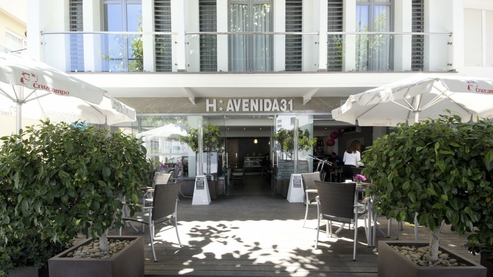 Los hoteles en San Pedro, completos por el incendio de Benahavís