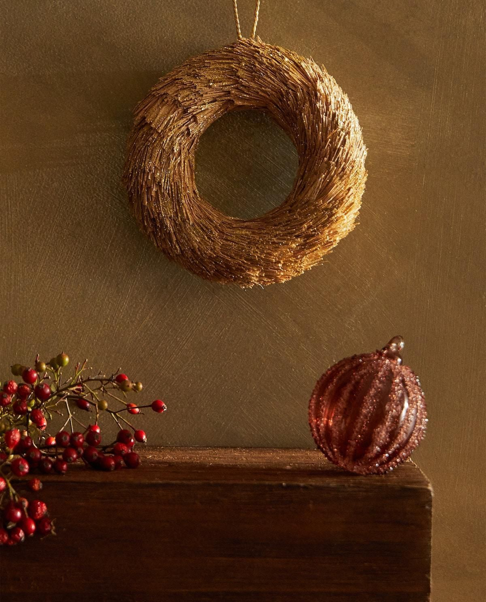 Corona de Navidad de ramitas de Zara Home.