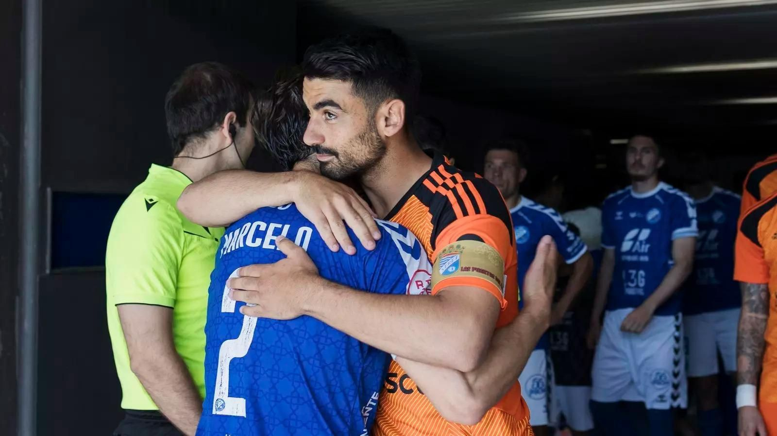 Marcelo y Adri, que han jugado en los dos equipos, se saludan antes del último derbi entre Xerez DFC y Xerez CD en Chapín Marcelo y Adri, que han jugado en los dos equipos, se saludan antes del último derbi entre Xerez DFC y Xerez CD en Chapín