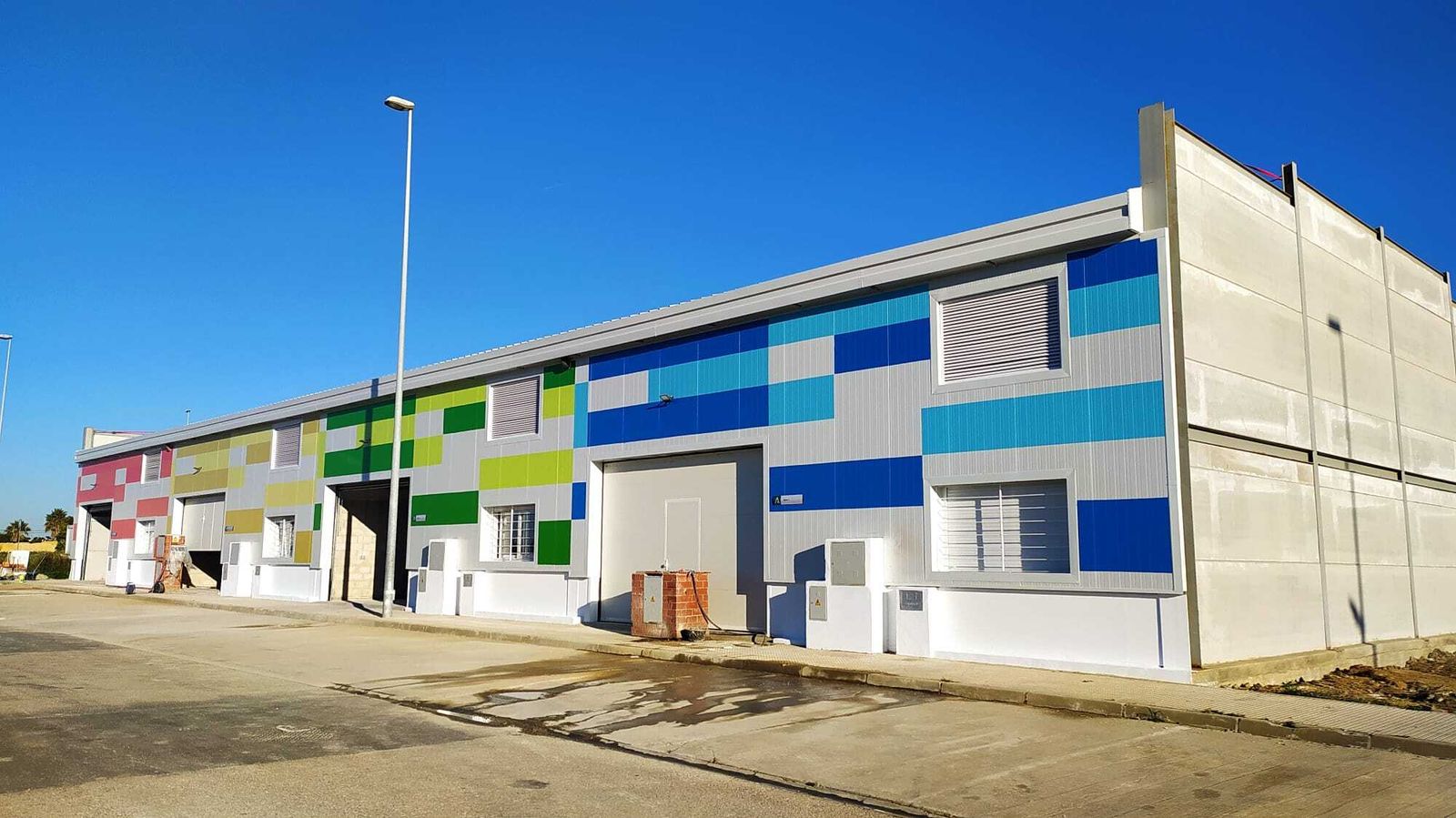 Las cuatro naves que Andalucía Emprende construye en Fadricas, en San Fernando.