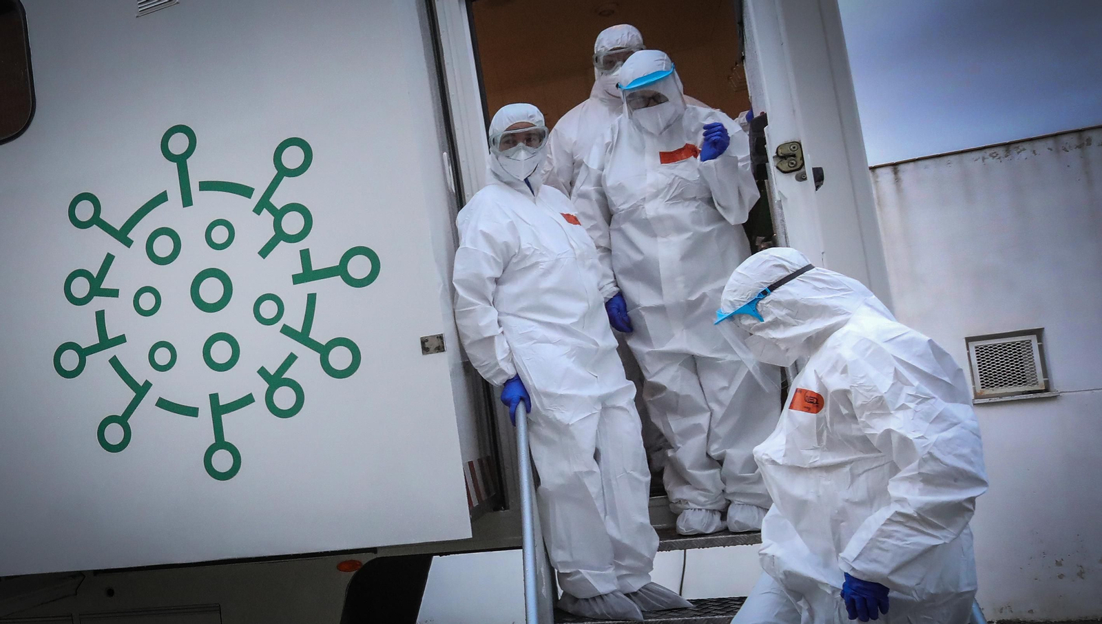 El 'Covid-Bus' de la Junta para el cribado masivo comienza en Jerez