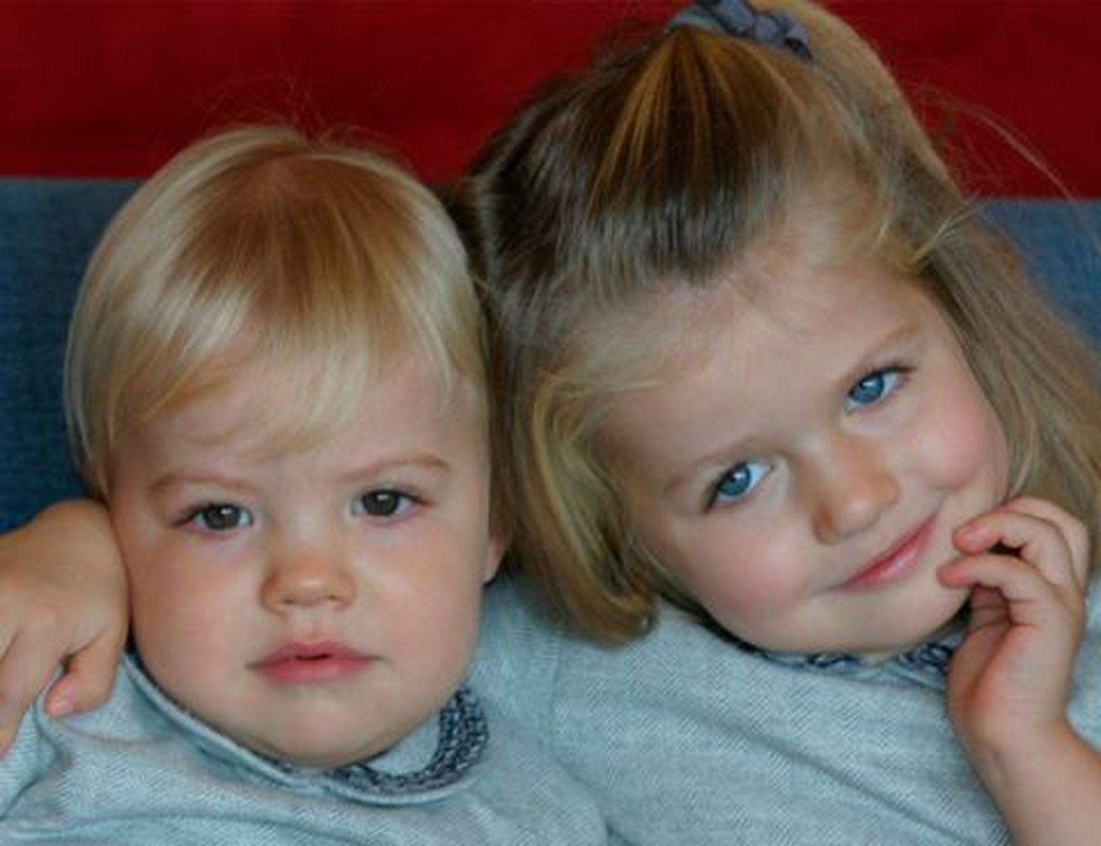 De nuevo, las hijas de los entonces Príncipes de Asturias coparon la felicitación de 2009.