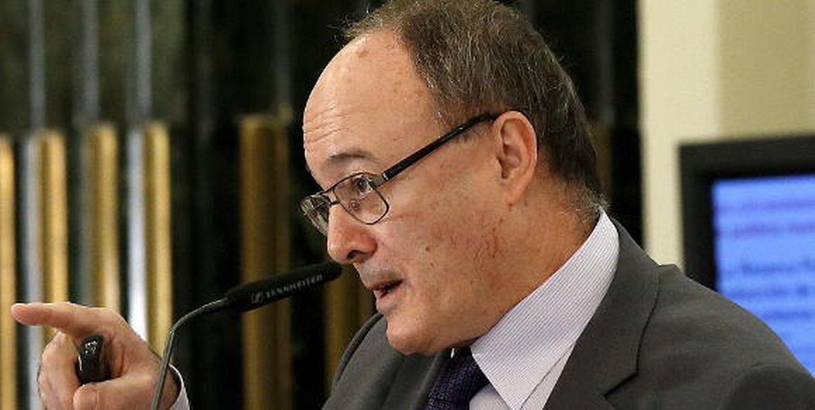 El Banco de España alerta de riesgos para la economía por la incertidumbre política