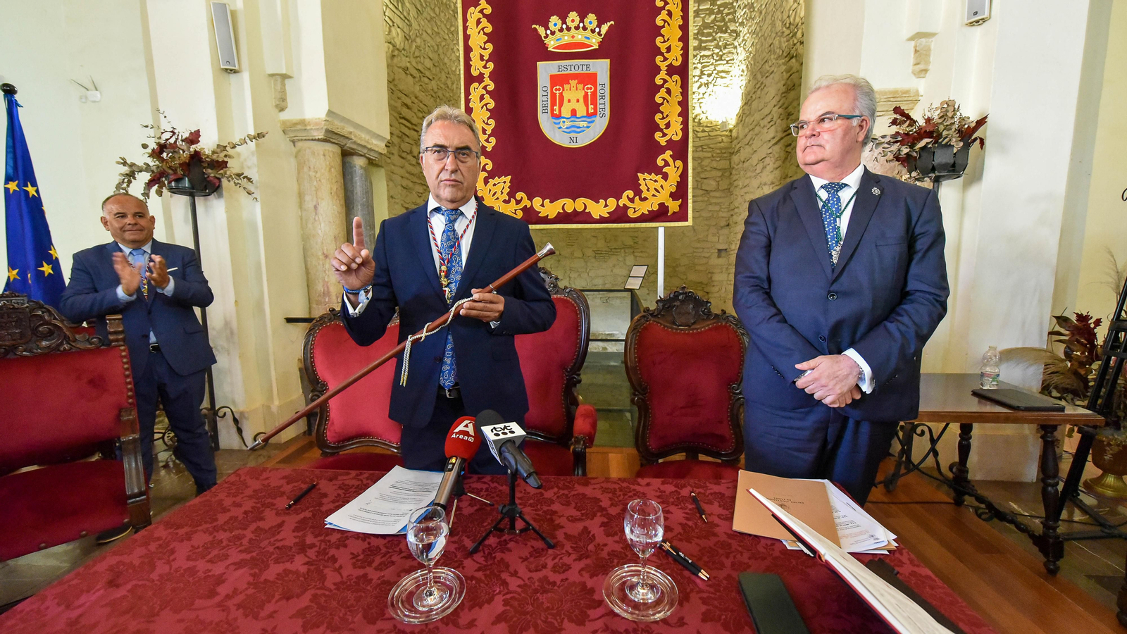 La investidura de José Antonio Santos como alcalde de Tarifa, en imágenes