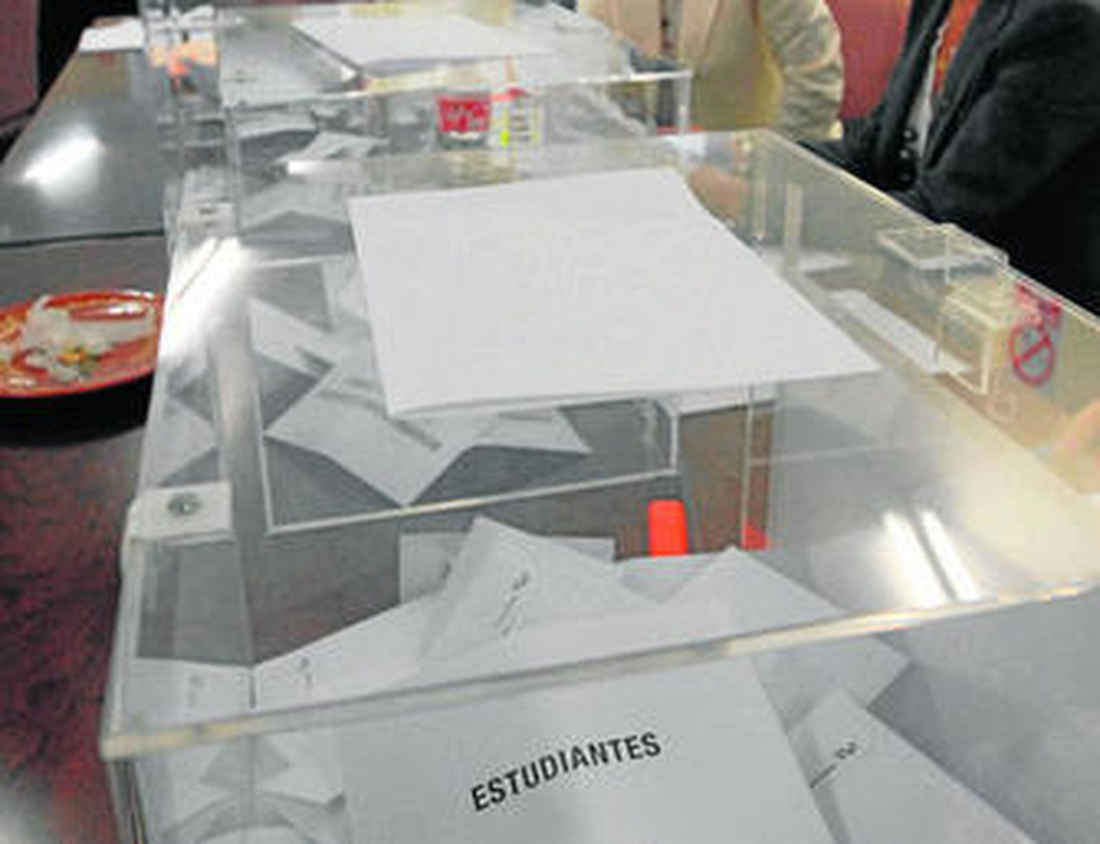 Imagen tomada en las últimas elecciones a rector de la UCA, en el año 2007.