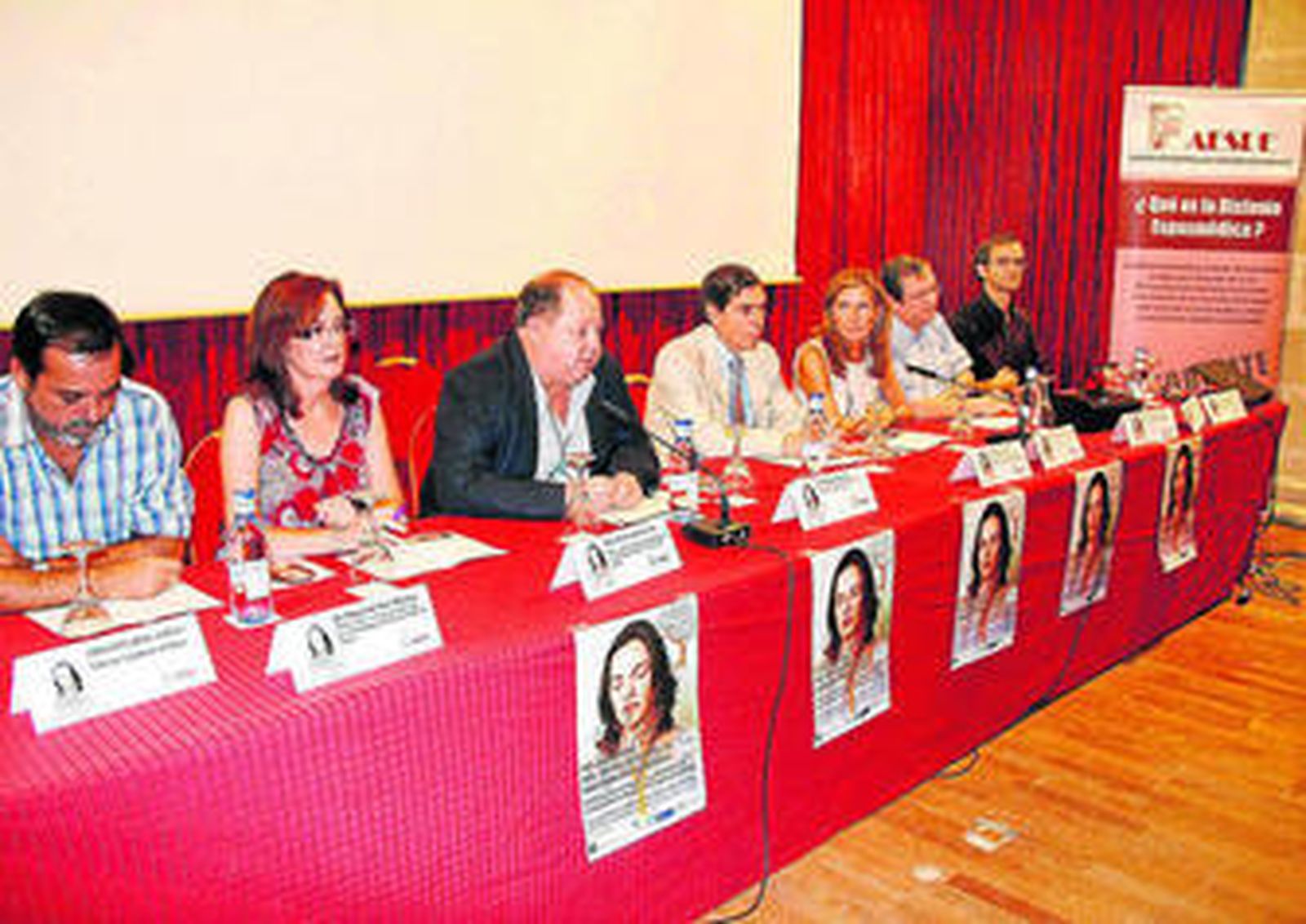 Las jornadas sobre la disfonía espasmódica se celebraron ayer en el hotel Monasterio de San Miguel.