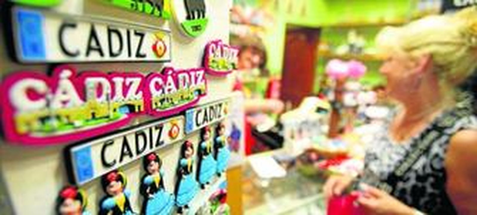 Los imanes con detalles de la ciudad son uno de los productos que más compran los visitantes.