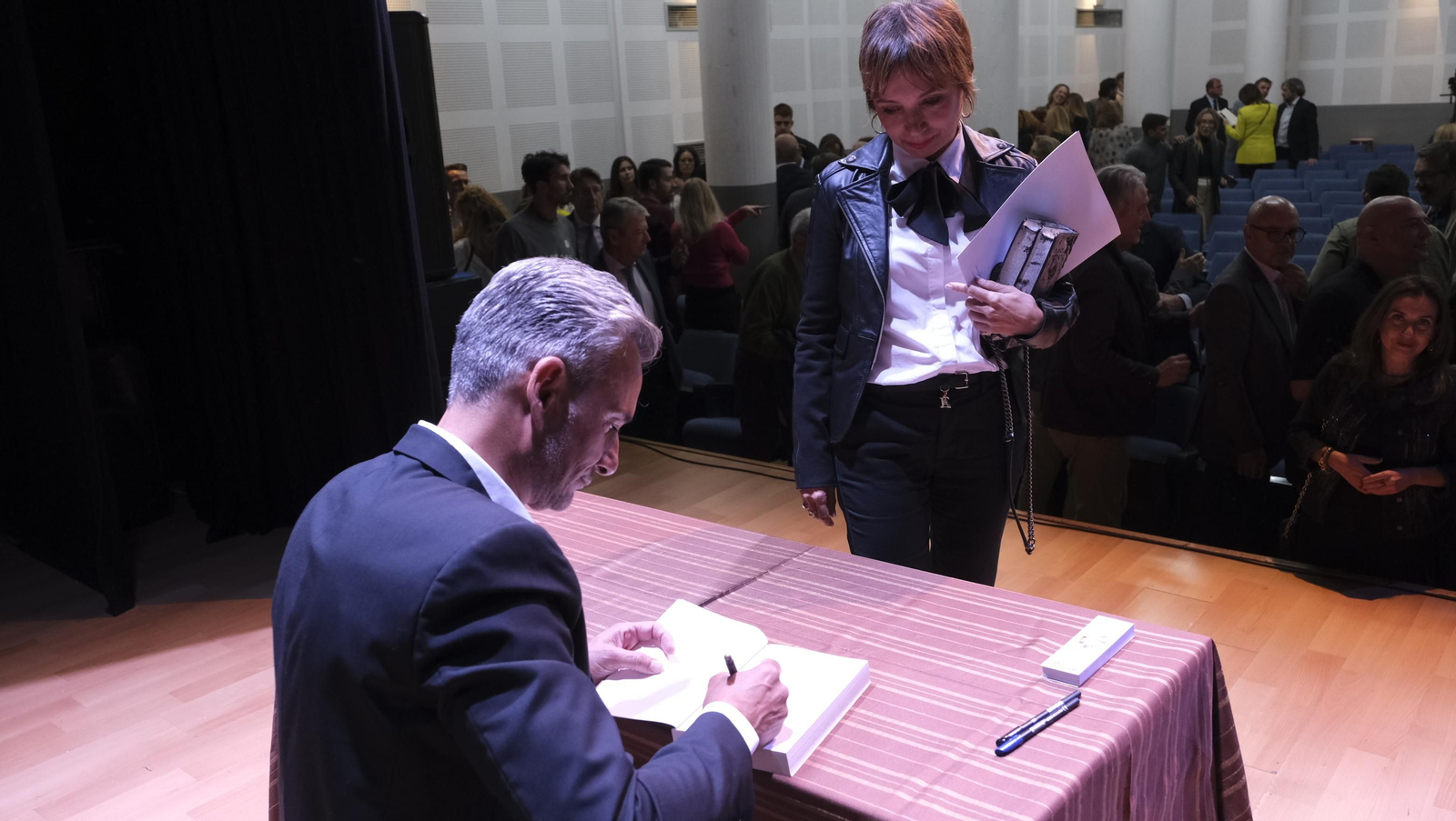 Imágenes de El Diario de los Libros, con Amós Milton