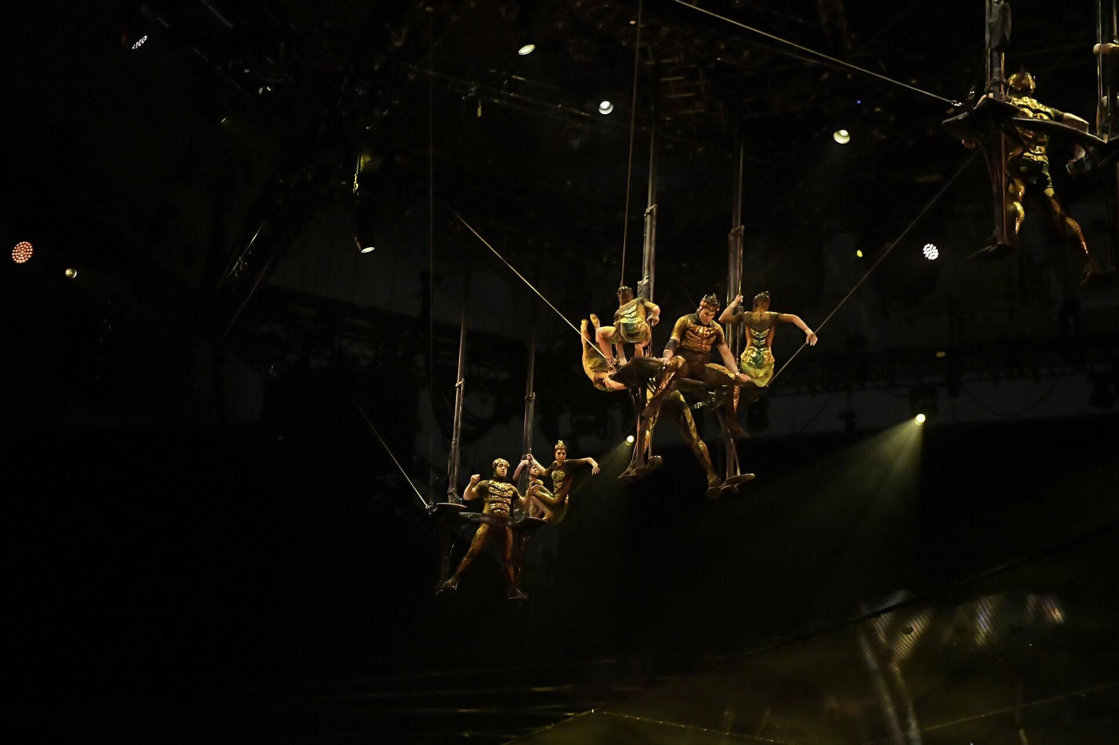 El Circo del Sol brilla en el Palacio de Deportes de Granada