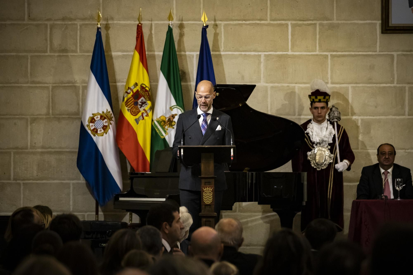 La entrega de la Medalla de Oro de Jerez a la Virgen de las Angustias, en imágenes
