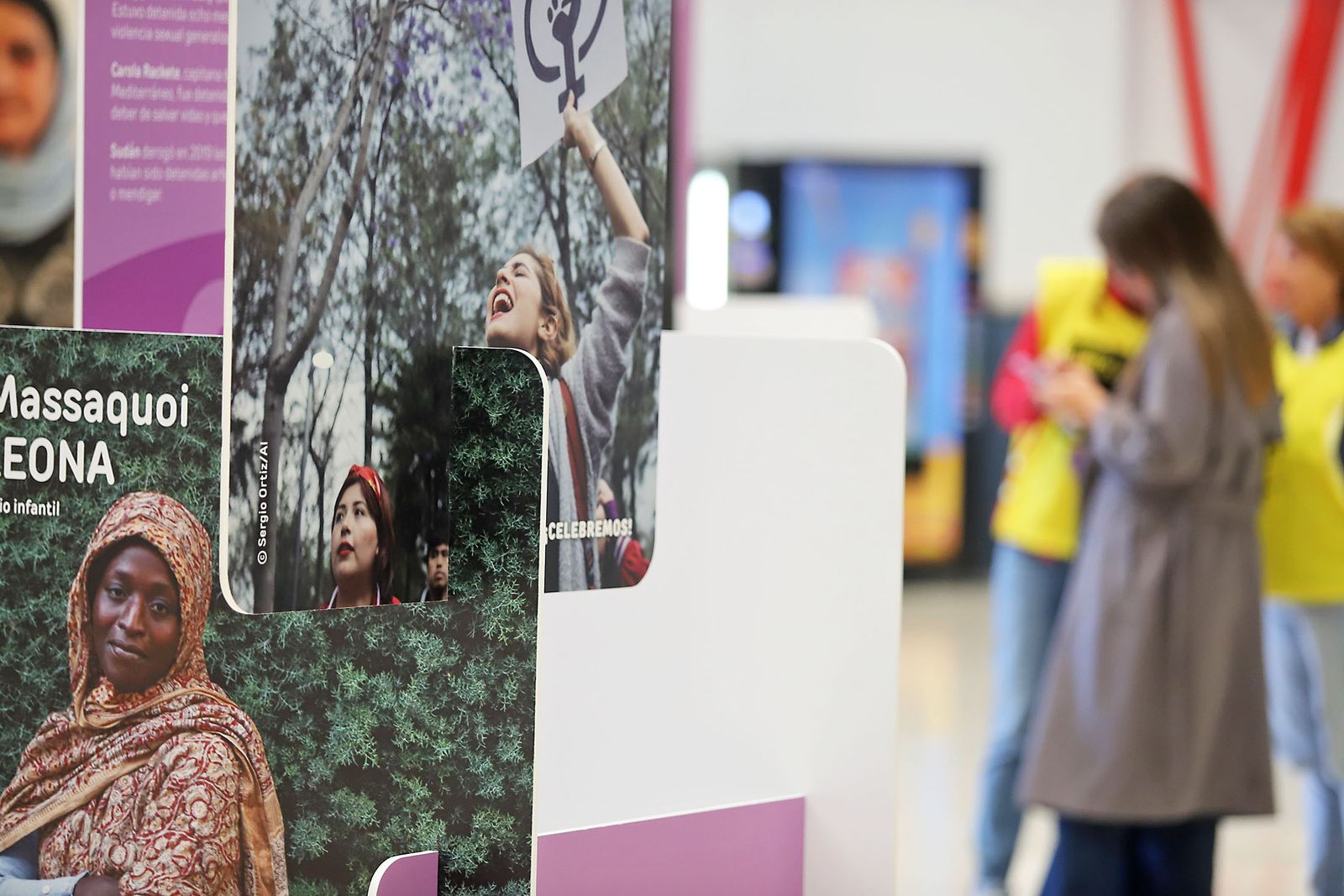 Imágenes de la exposición 'Ellas son la revolución' en la Universidad de Huelva