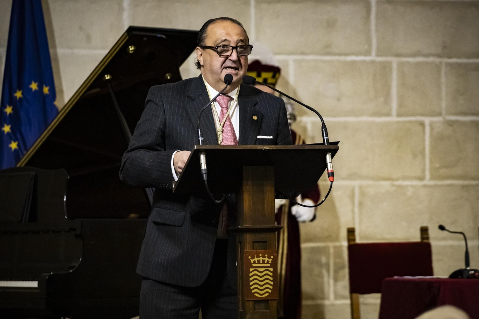 La entrega de la Medalla de Oro de Jerez a la Virgen de las Angustias, en imágenes