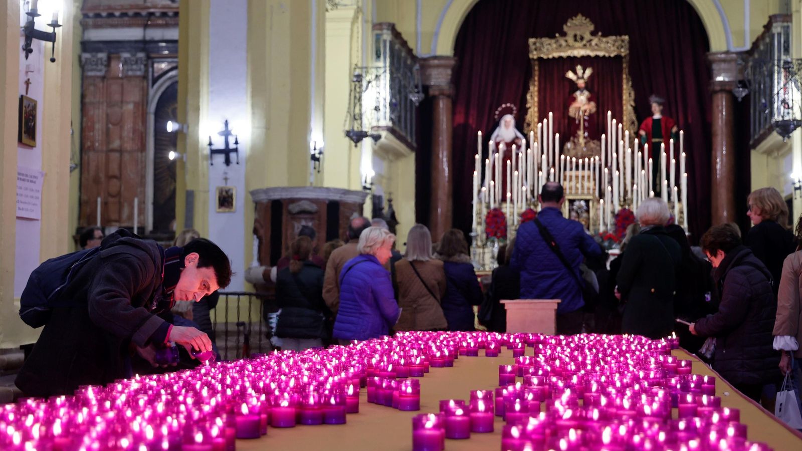 Velas para el Cautivo de San Ildefonso.