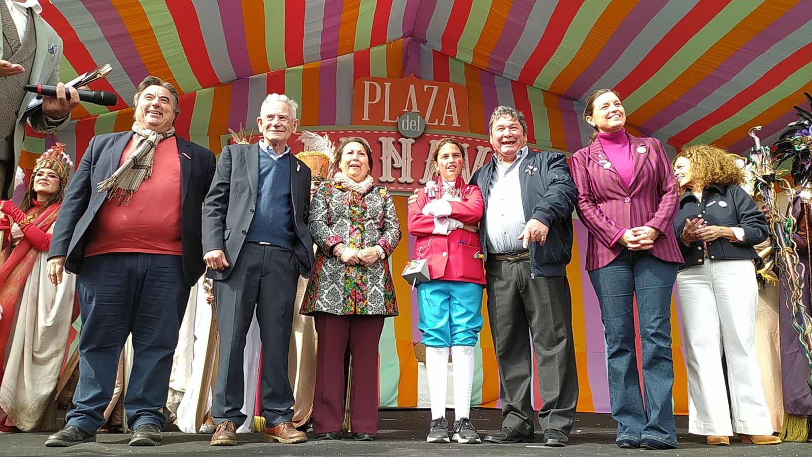 Las imágenes de la entrega del premio Pepe Requeté del Carnaval de San Fernando a Paco Lara