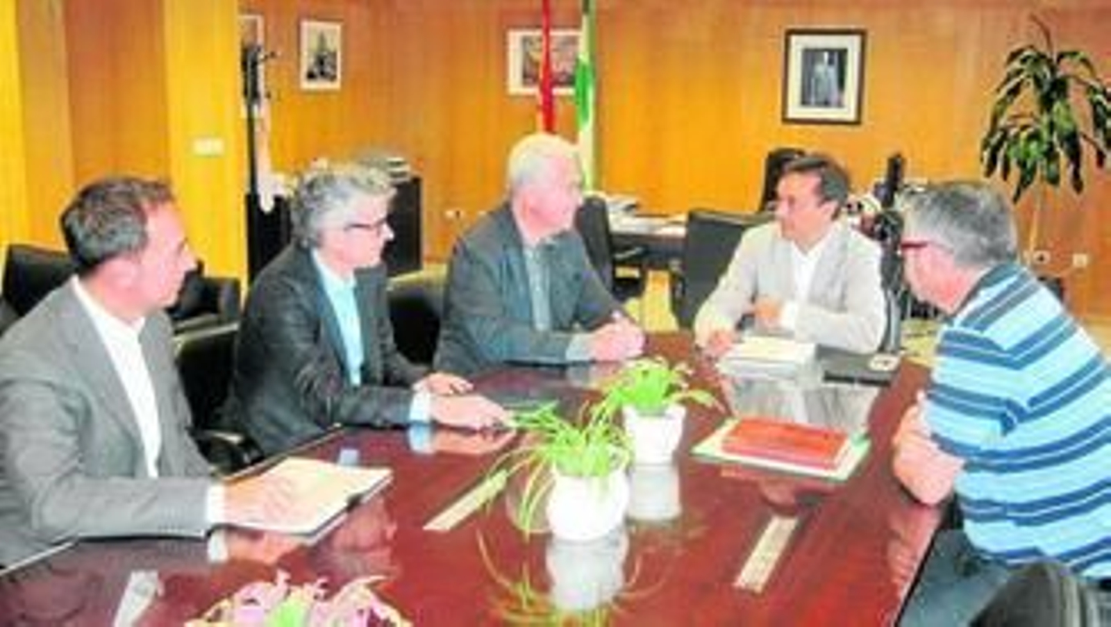 Representantes de la Junta, de Redexis Gas y de la Cámara de Comercio de Cádiz, en la reunión sobre el gasoducto.