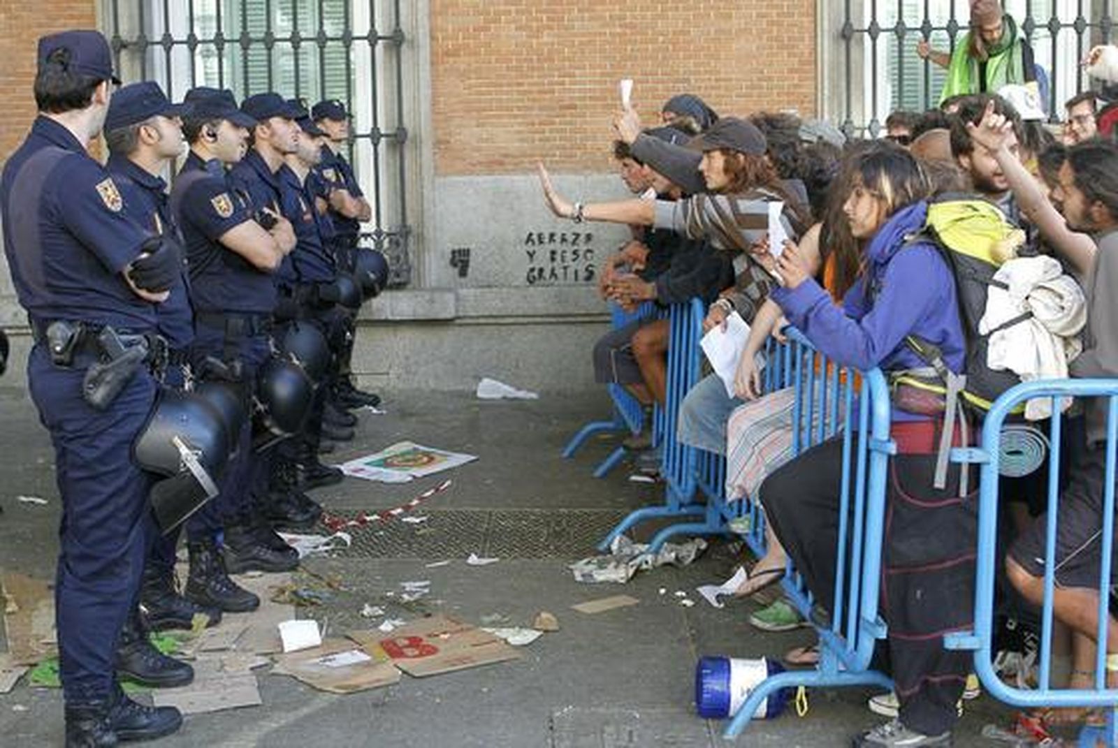 La Policía ha impedido la entrega del documento reivindicativo al Congreso de los Diputados.

Foto: EFE