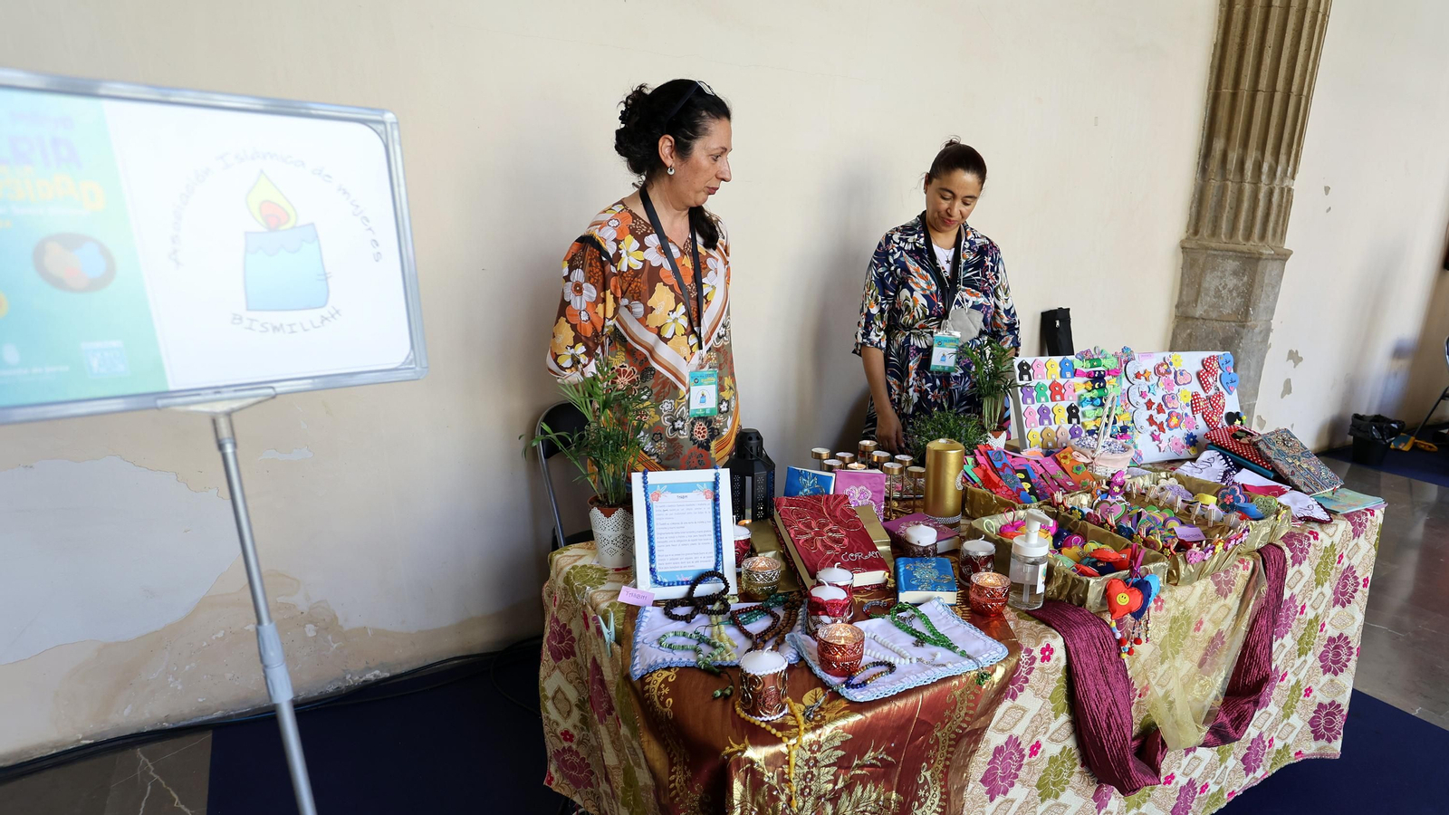 Imágenes de la Feria de la Diversidad en Los Claustros de Santo Domingo