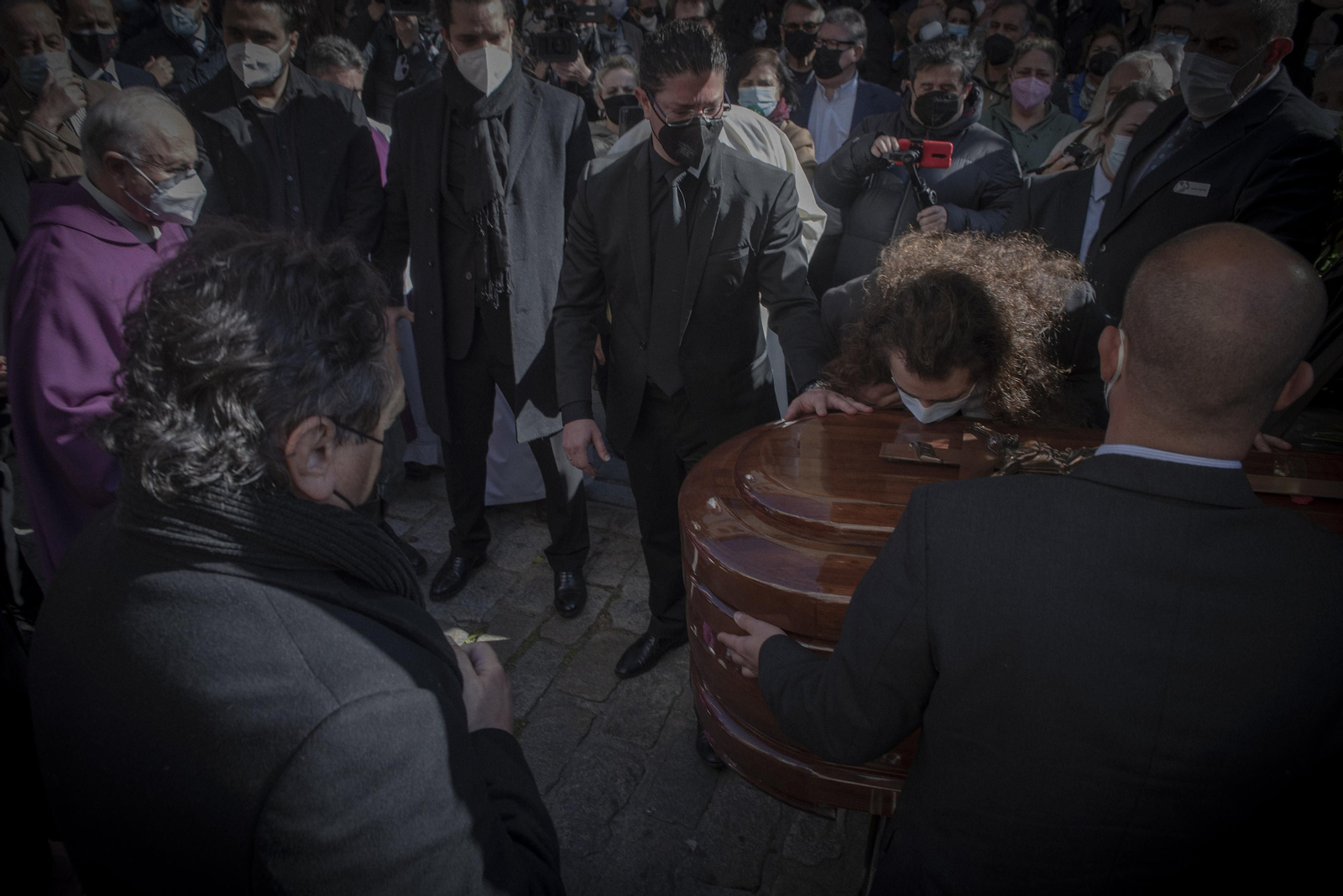 Las imágenes del adiós de Sevilla a Pascual González