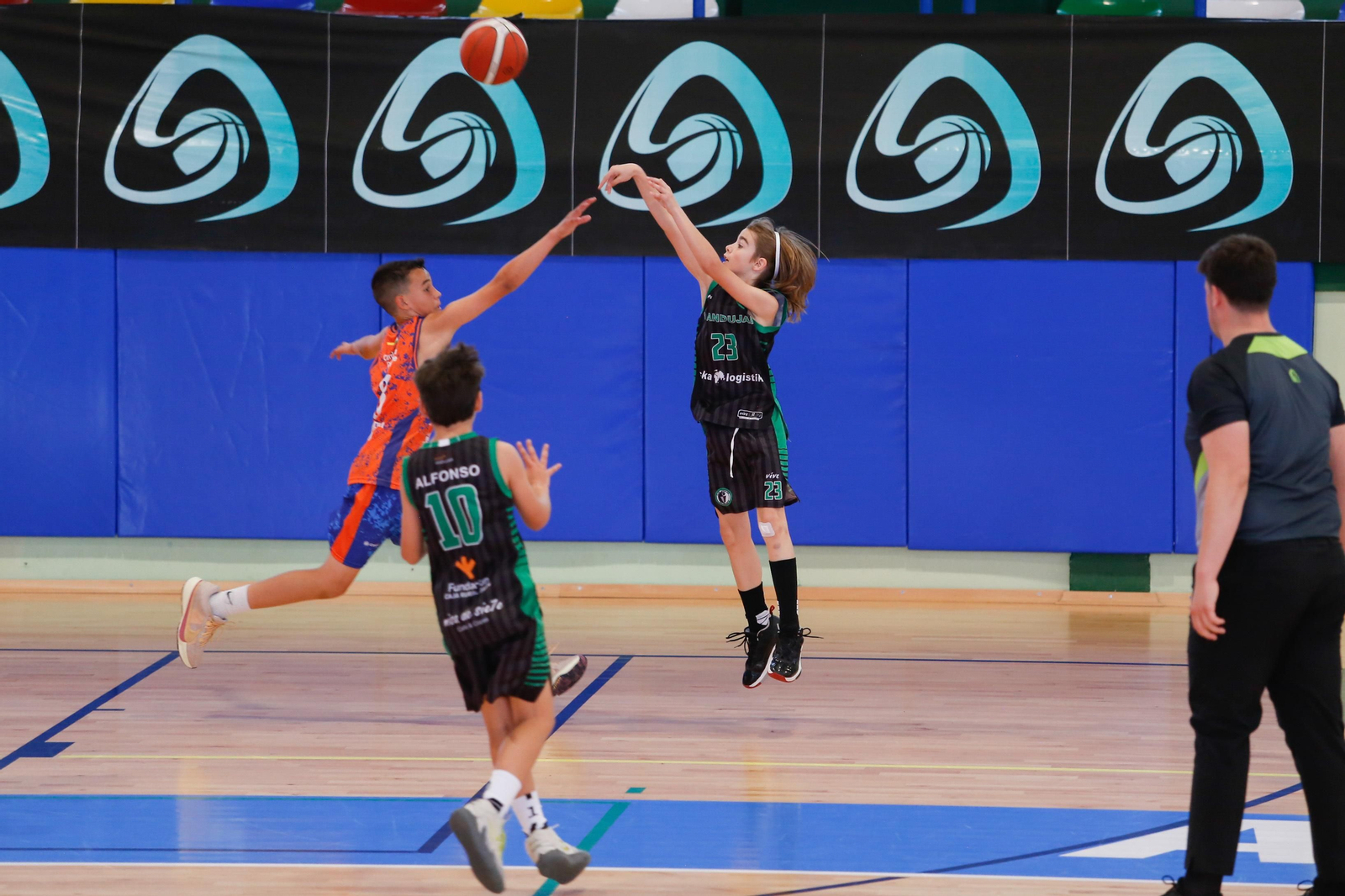 Las fotos de la tercera jornada del Cadeba mini masculino de La Linea
