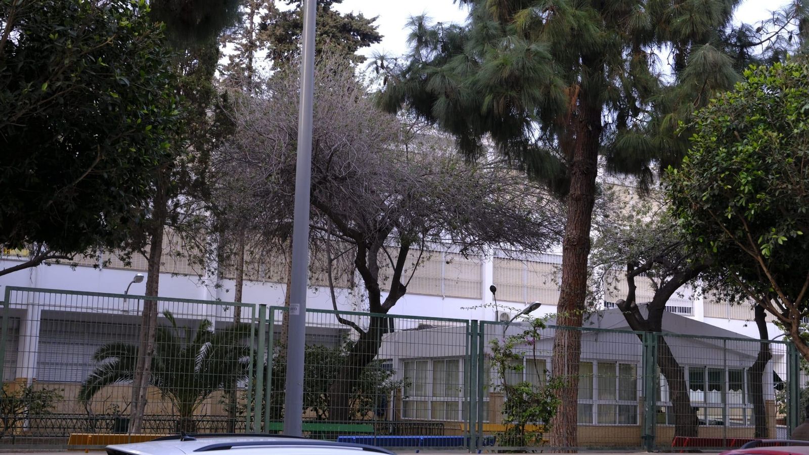 Patios y jardines de la Residencia Escolar Madre de la Luz de la capital