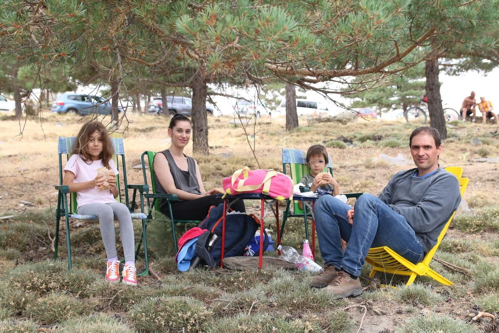 Fotogalería del ambiente en la subida al Alto de Velefique de La Vuelta.