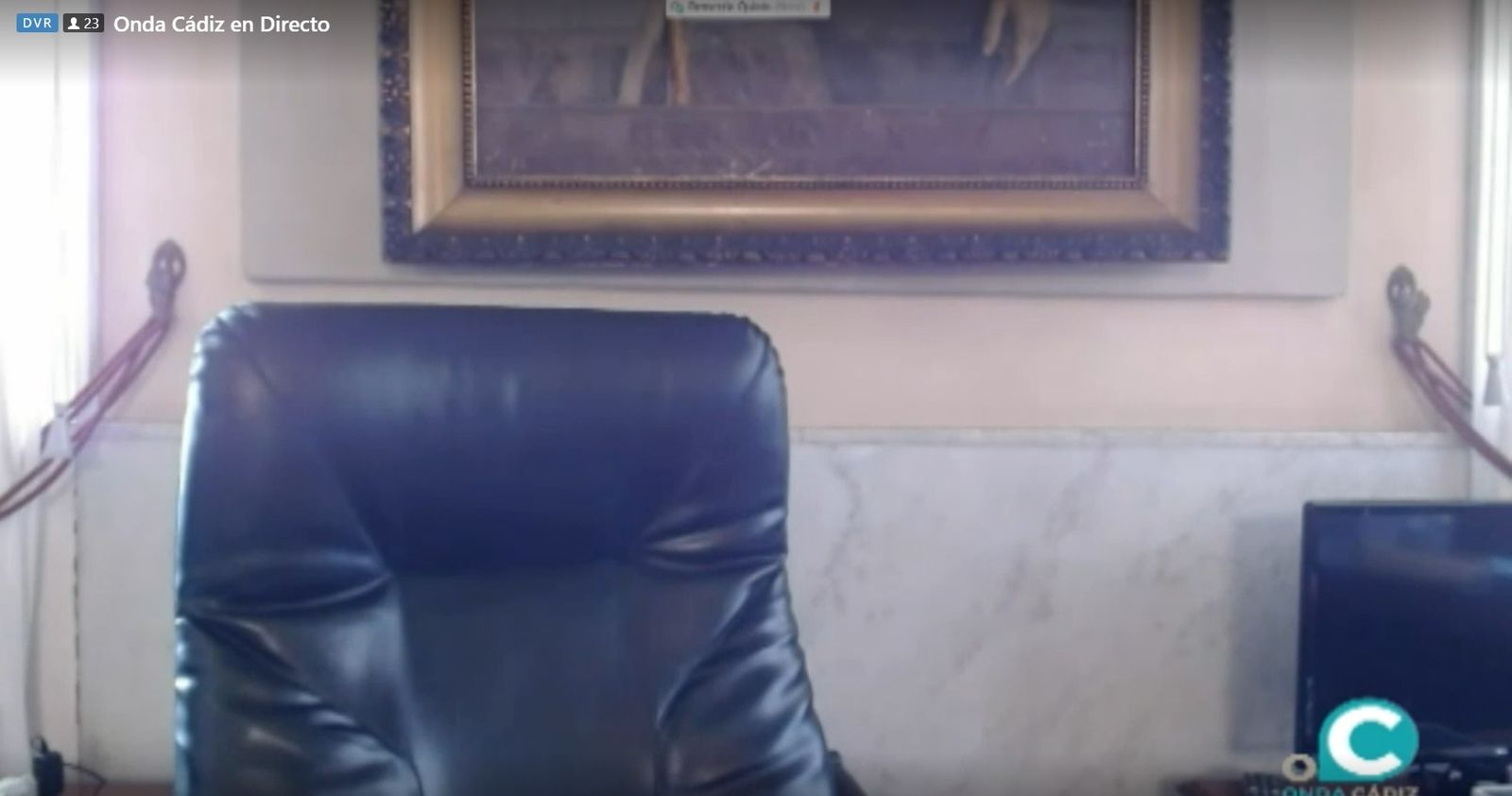 El sillón del alcalde vacío, en un momento del pleno de este viernes.