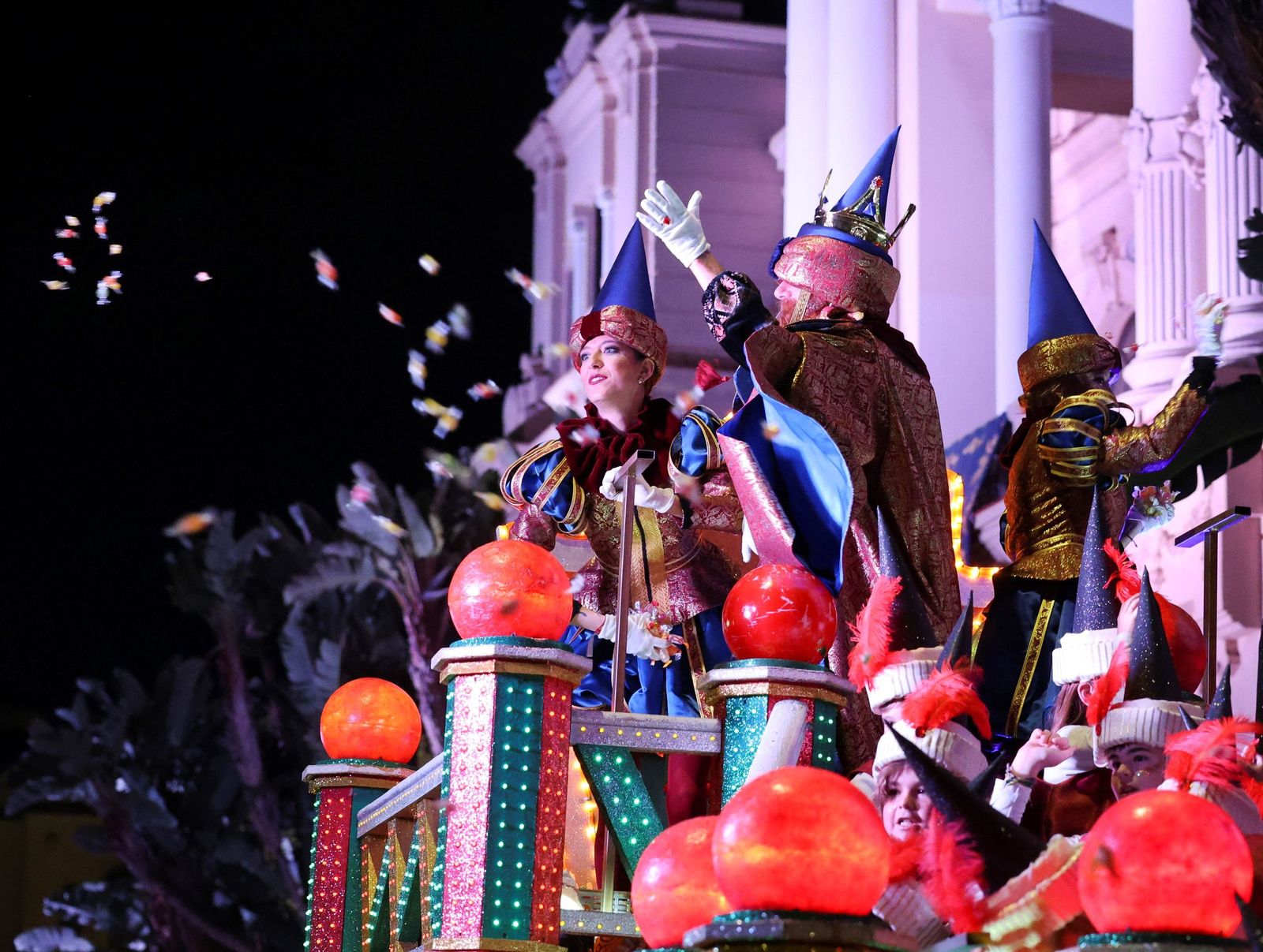 Los Reyes Magos llenan Málaga de ilusión tras la lluvia.