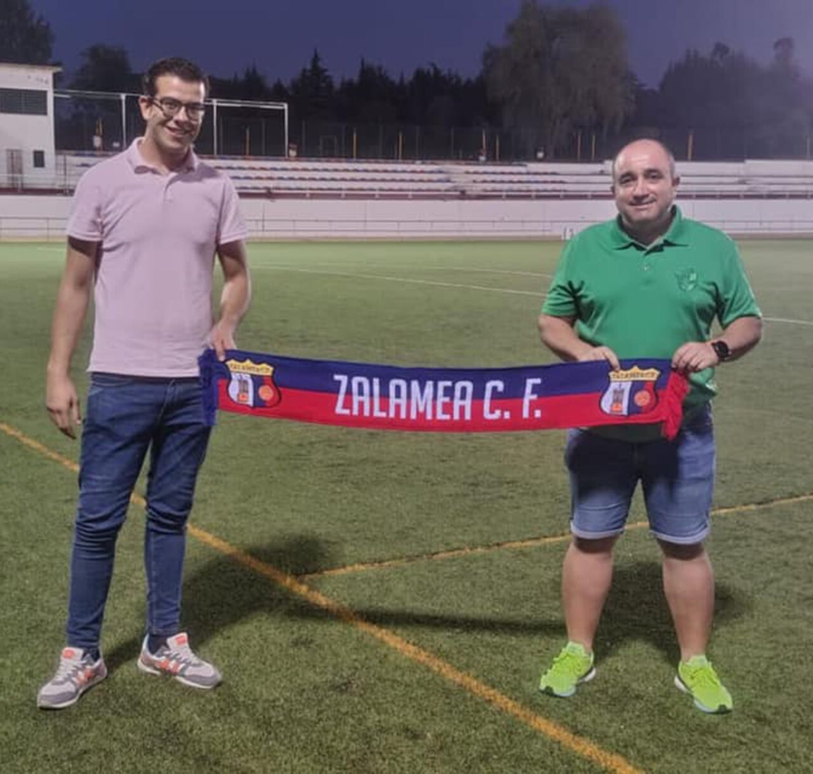 Vicente Perea, vicepresidente del Zalamea, y Tomás Romero, nuevo entrenador.