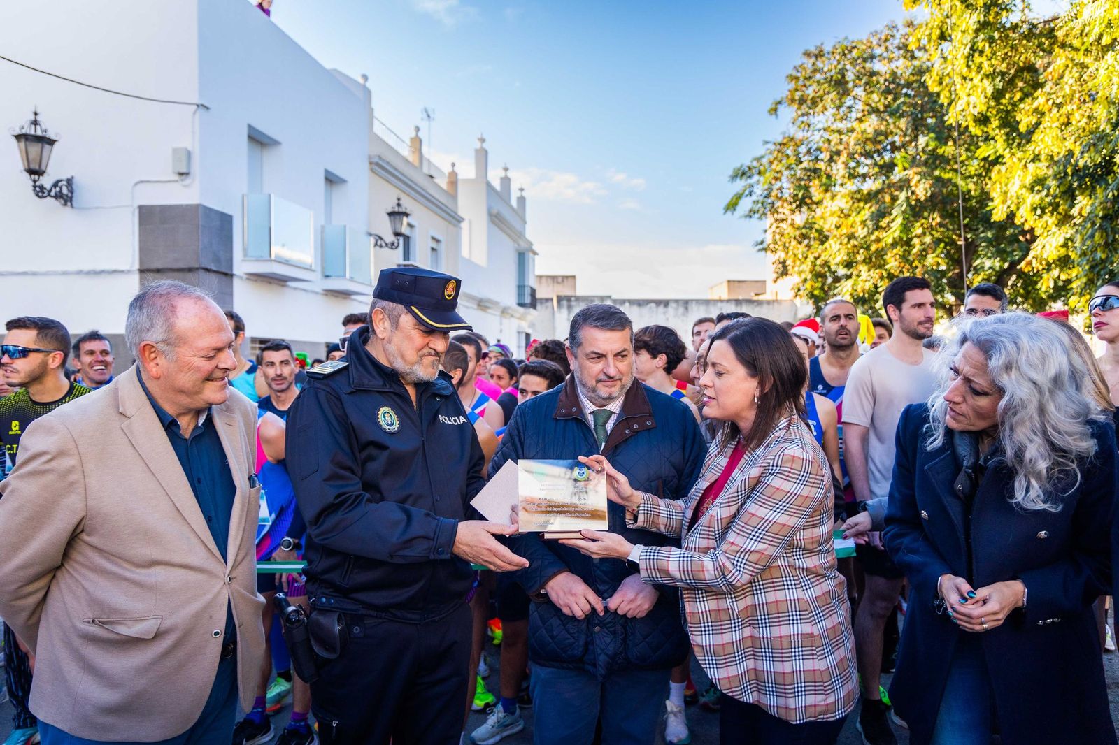 Gran ambiente en la Carrera Solidaria de la Divina Pastora en San Fernando