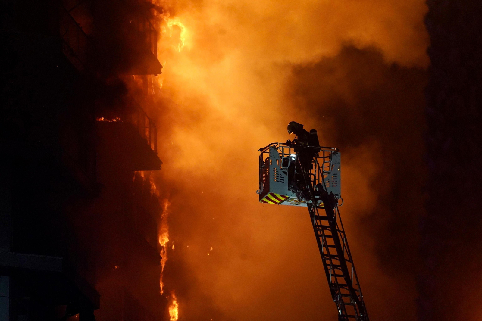 El incendio del edificio en Valencia, en imágenes El incendio del edificio en Valencia, en imágenes