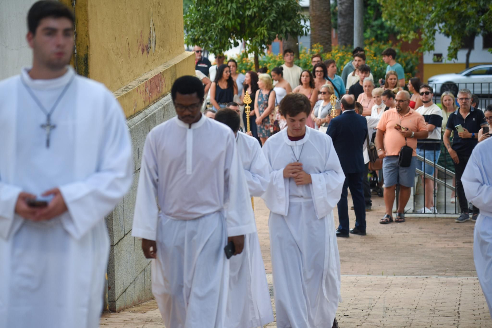 El vía crucis misionero del Cristo del Amor, en imágenes