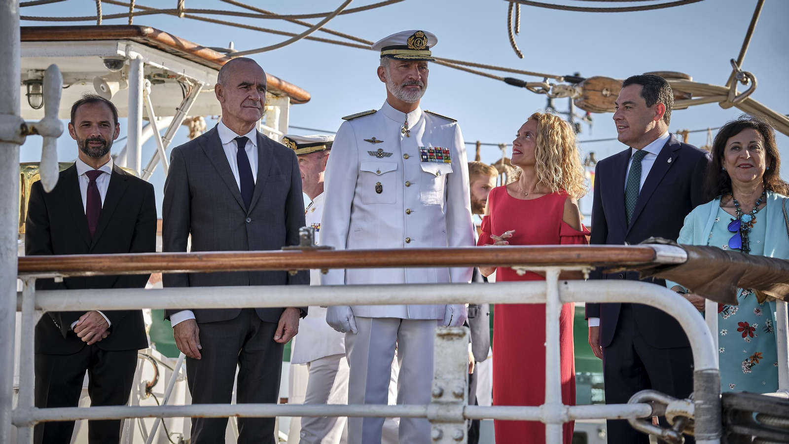 Parada naval y aérea en homenaje a Elcano en aguas de Sanlúcar. Parada naval y aérea en homenaje a Elcano en aguas de Sanlúcar.