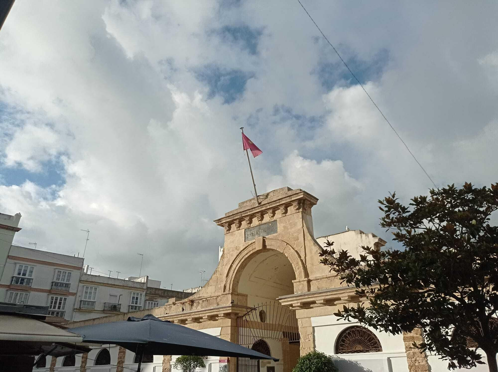 Algunas nubes en Cádiz.